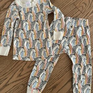 3T Hanna Andersson White and Black Pajama Sets with Playful Design